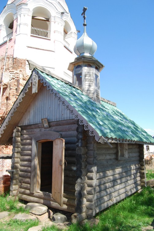 Спасо-Каменный Преображенский монастырь. Часовня всех Вологодских Святых, Каменный, остров (Усть-Кубинский район, Вологодская область). фасады, Рядом видна колокольня Успенской Церкви