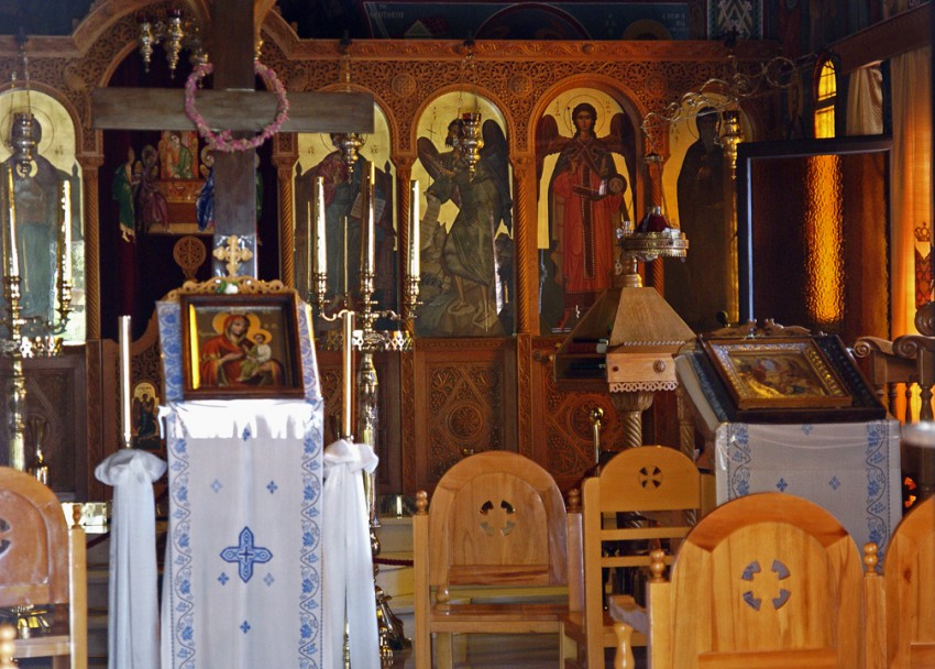 Монастырь Патапия Фивского, Лутраки (Λουτράκι) (Пелопоннес (Πελοπόννησος), Греция). интерьер и убранство, внутри монастырского храма