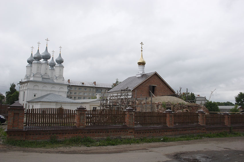 Храмовый комплекс. Церкви Рождества Христова и Бориса и Глеба, Юрьев-Польский (Юрьев-Польский район, Владимирская область). общий вид в ландшафте