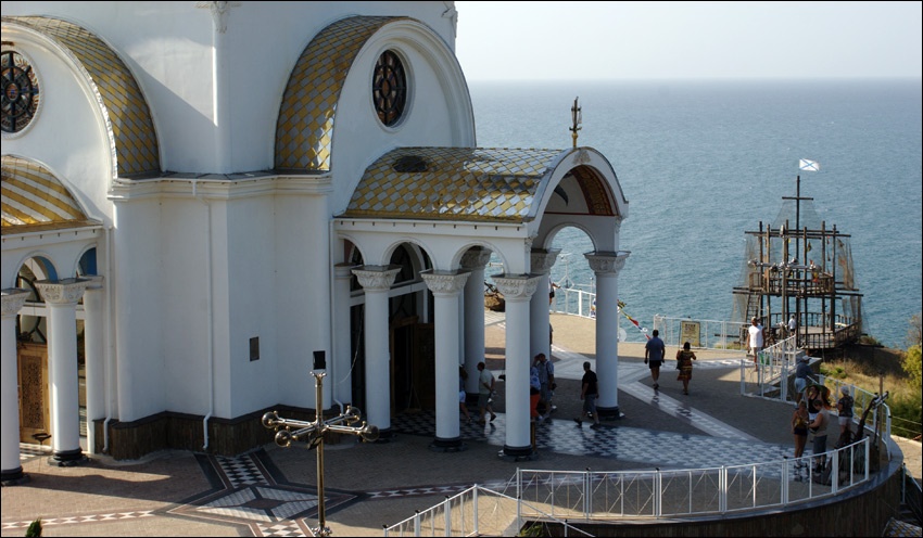 Церковь Николая Чудотворца, Малореченское (Алушта, город, Республика Крым). архитектурные детали, Западный портал