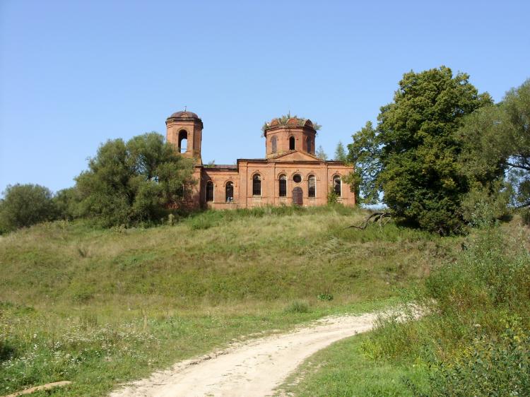 Церковь Николая Чудотворца, Обратеево (Дмитровский район, Орловская область). общий вид в ландшафте, Церковь на холме в селе Обратеево.