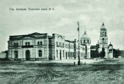 Церковь Преображения Господня (новая), За торговыми рядами новопостроенная церковь Спаса Преображения (1905). За колокольней храма виднеется купол старой Спасской церкви (1790). Фото 1905 г.<br>, Ахтырка, Ахтырский район, Украина, Сумская область