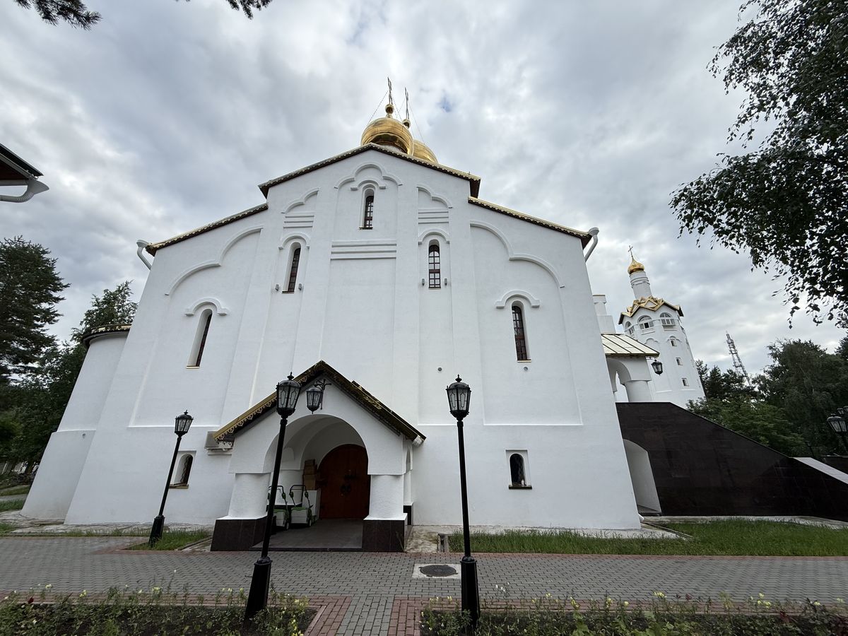 Вид с севера, фасады. Церковь Успения Пресвятой Богородицы, Когалым (Когалым, город, Ханты-Мансийский автономный округ)