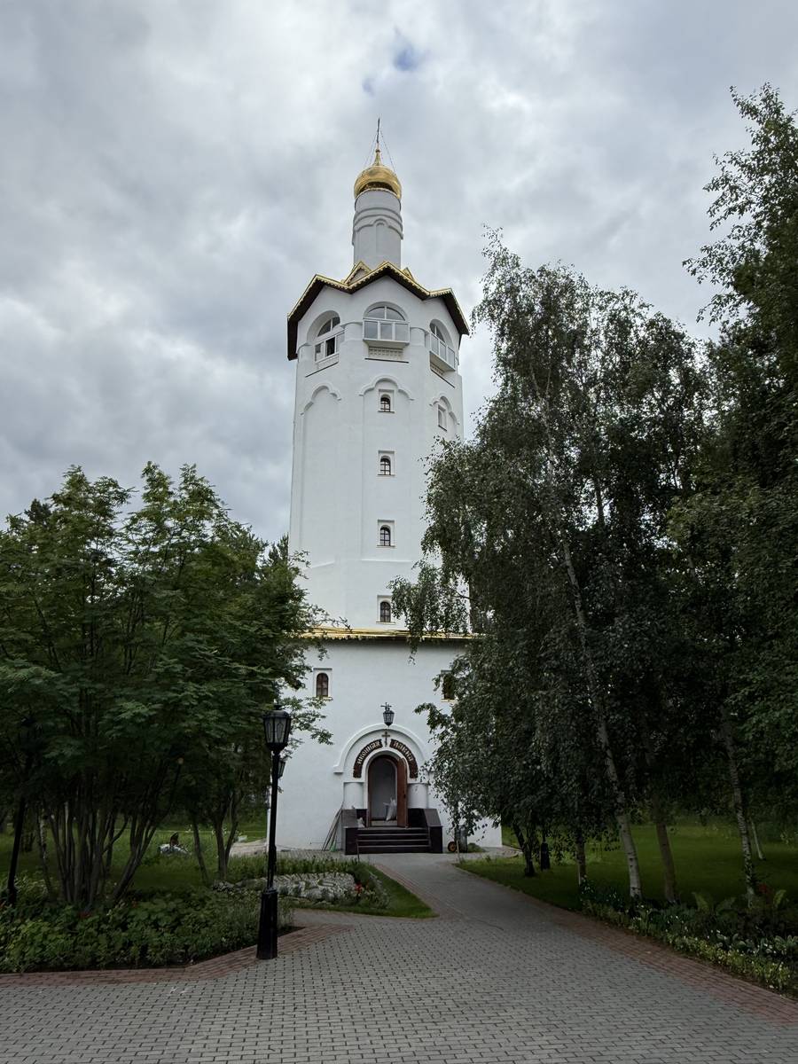 Колокольня, вид с севера, фасады. Церковь Успения Пресвятой Богородицы, Когалым (Когалым, город, Ханты-Мансийский автономный округ)