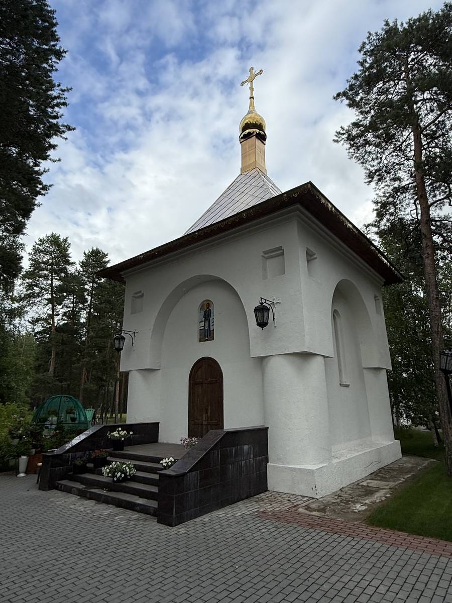 Часовня, вид с юго-запада, фасады. Церковь Успения Пресвятой Богородицы, Когалым (Когалым, город, Ханты-Мансийский автономный округ)