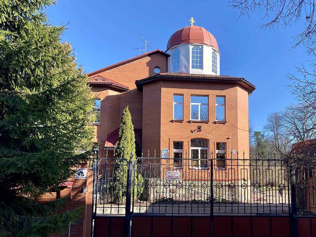 Вид с СЗ, фасады. Часовня Серафима Саровского (домовая), Павловск (Санкт-Петербург, Пушкинский район, г. Санкт-Петербург)