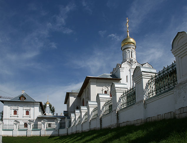 Домовая церковь Николая и Александры, царственных страстотерпцев, Павловская Слобода (Истринский городской округ и ЗАТО Восход, Московская область). фасады