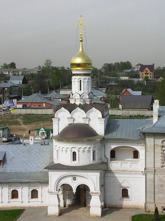 Домовая церковь Николая и Александры, царственных страстотерпцев, Павловская Слобода (Истринский городской округ и ЗАТО Восход, Московская область). фасады, вид с колокольни