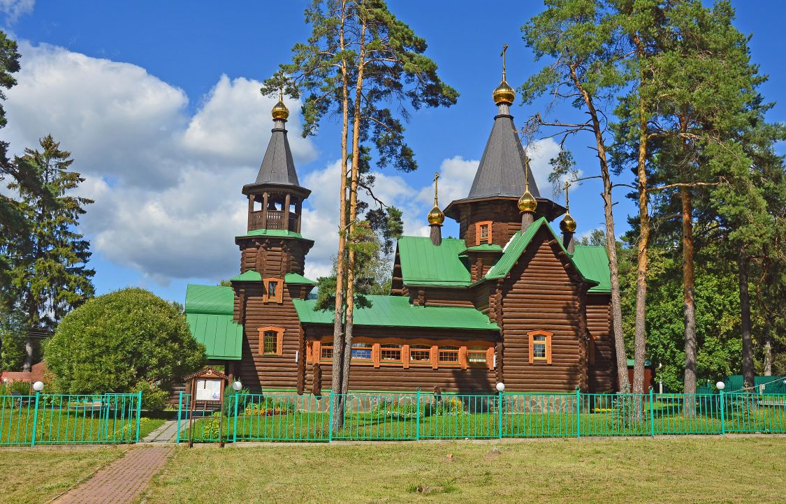 Снегири. Церковь Серафима Саровского. художественные фотографии