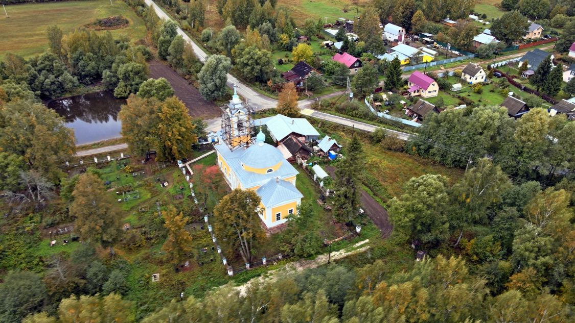 Церковь Спаса Нерукотворного Образа, Дулово (Конаковский район, Тверская область). общий вид в ландшафте