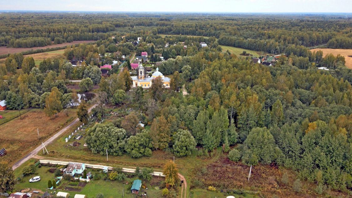 Дулово. Церковь Спаса Нерукотворного Образа. общий вид в ландшафте