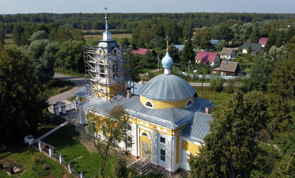 Дулово. Церковь Спаса Нерукотворного Образа. общий вид в ландшафте