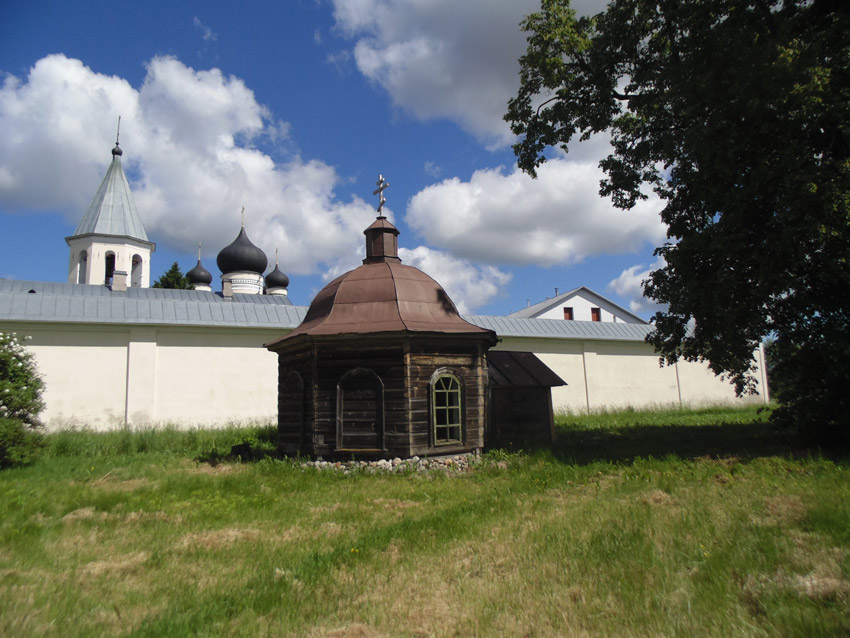 Троицкий Зеленецкий мужской монастырь. Неизвестная часовня, Зеленец (Волховский район, Ленинградская область). фасады