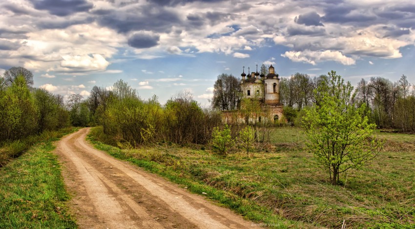 Сосницы (Сосница). Церковь Спаса Преображения. общий вид в ландшафте