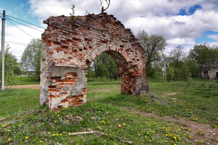 Сосницы (Сосница). Церковь Спаса Преображения. дополнительная информация, Ворота