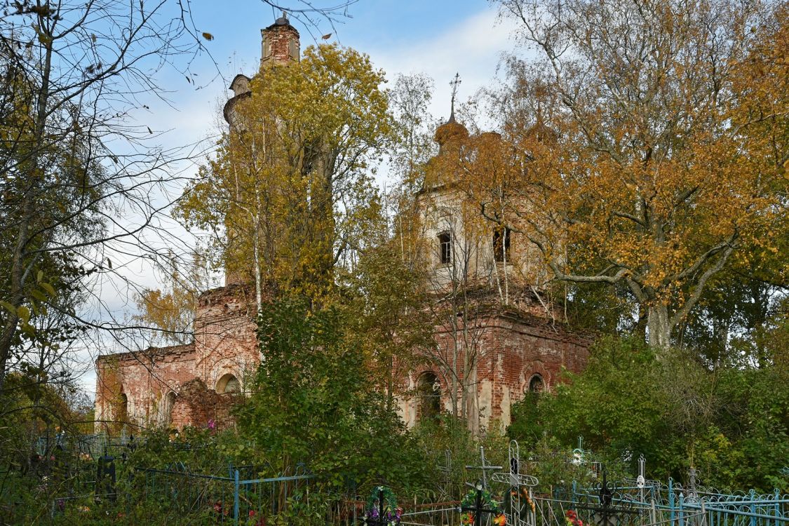 Сосницы (Сосница). Церковь Спаса Преображения. общий вид в ландшафте, Вид с юго-запада