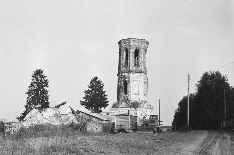 Будрино. Церковь Илии Пророка. фасады, Само здание храма рухнуло в июле 1988г.