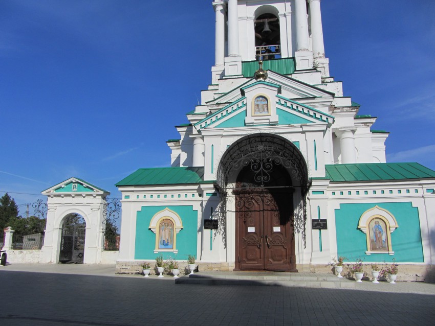 Елабуга. Собор Покрова Пресвятой Богородицы. архитектурные детали, вход в храм