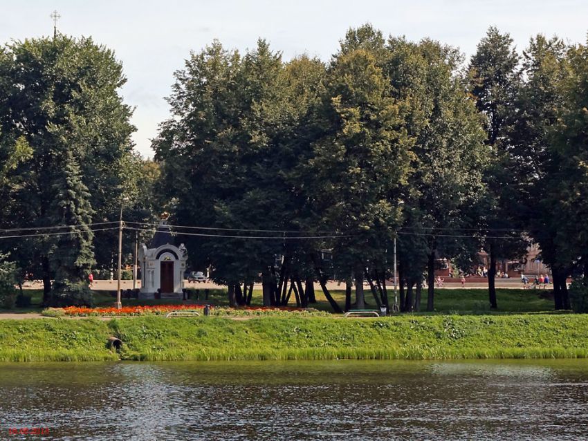 Часовня Александра Невского, Великие Луки (Великолукский район и г. Великие Луки, Псковская область). общий вид в ландшафте