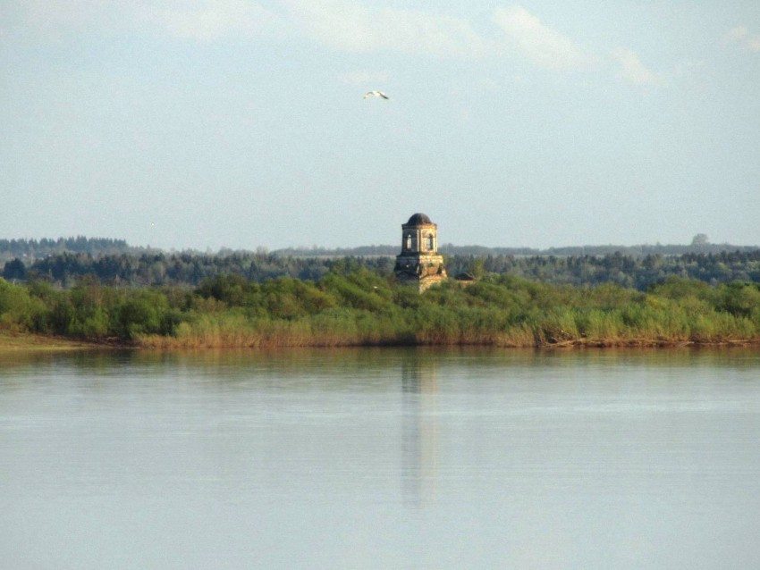 Большое Крыловское, урочище. Церковь Рождества Пресвятой Богородицы. общий вид в ландшафте, вид с севера