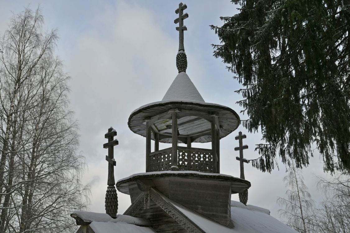 Часовня Варвары великомученицы, Коккойла (Пряжинский район, Республика Карелия). архитектурные детали, Вид на звонницу с юго-запада