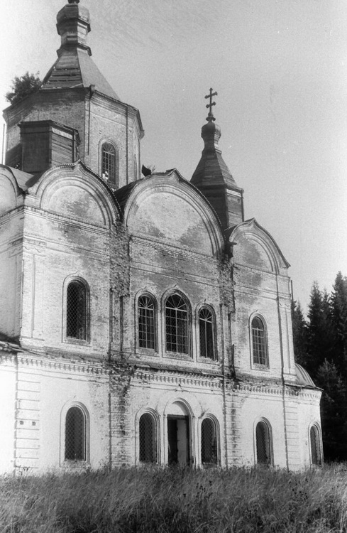 Варженский Богословский погост. Церковь Иоанна Богослова. общий вид в ландшафте