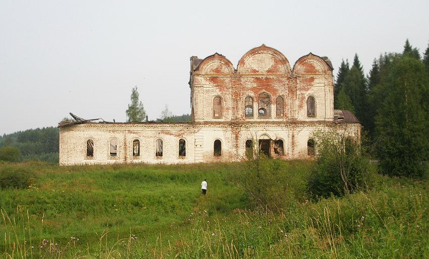 Церковь Иоанна Богослова, Варженский Богословский погост (Великоустюгский район, Вологодская область). общий вид в ландшафте, Все рушится в этом мире