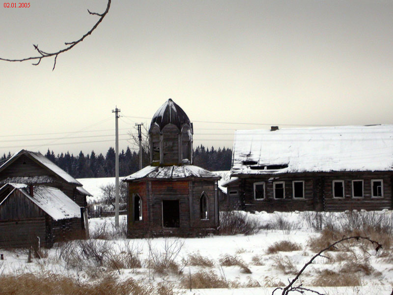 Лугинино. Часовня Казанской иконы Божией Матери. общий вид в ландшафте