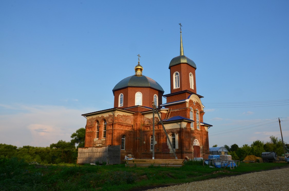 Церковь Покрова Пресвятой Богородицы, Покровка 1-я (Ливенский район и г. Ливны, Орловская область). общий вид в ландшафте