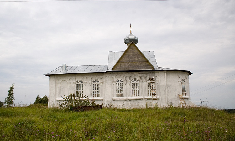 Церковь Покрова Пресвятой Богородицы (каменная), Ёлкино (Пестовский район, Новгородская область). фасады, Южный фасад. Вид со стороны дороги.