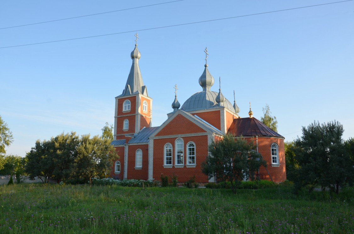 Успенское. Церковь Успения Пресвятой Богородицы. общий вид в ландшафте