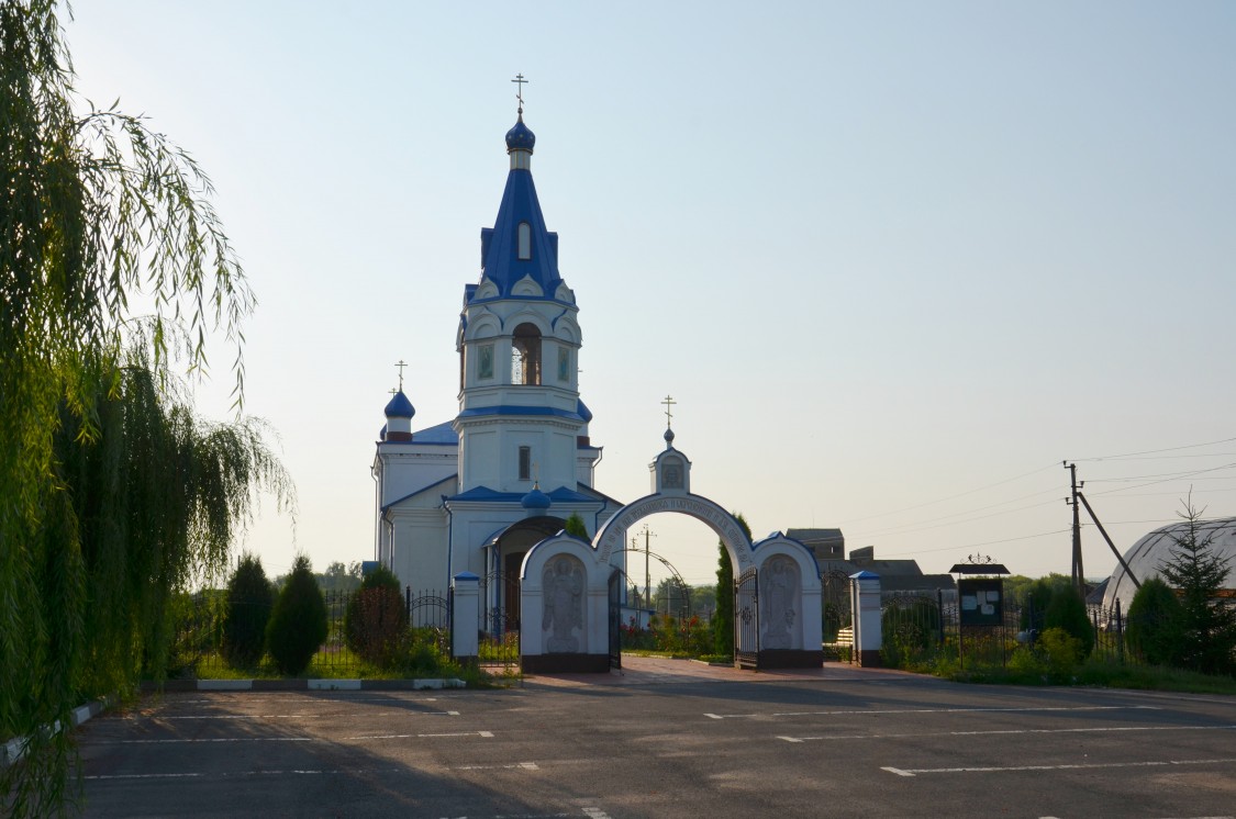 Церковь Успения Пресвятой Богородицы, Теличье (Ливенский район и г. Ливны, Орловская область). общий вид в ландшафте
