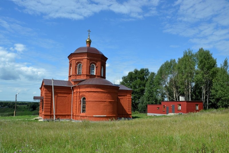 Церковь Михаила Архангела, Плоское (Свердловский район, Орловская область). общий вид в ландшафте