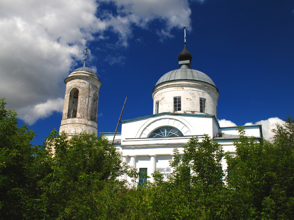 Церковь Михаила Архангела, Васильевка (Свердловский район, Орловская область). фасады, Южный фасад храма Михаила Архангела в селе Васильевка.