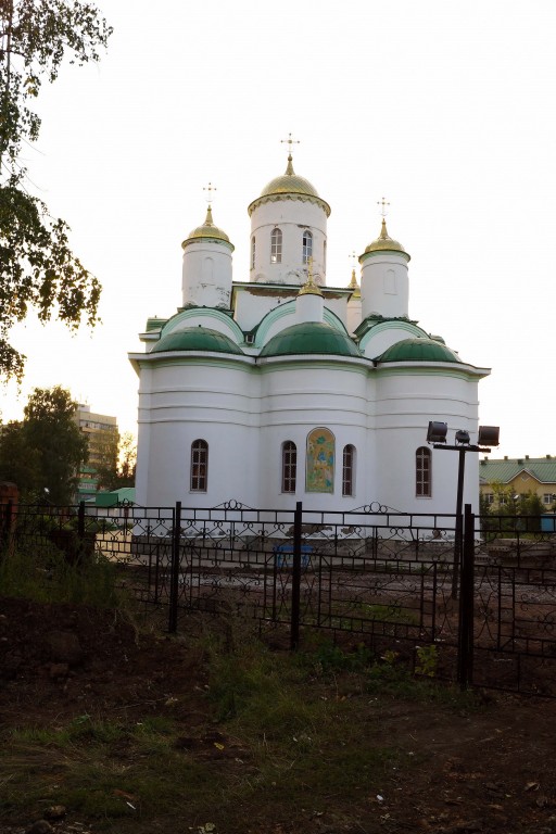 Ишимбай. Церковь Троицы Живоначальной. фасады