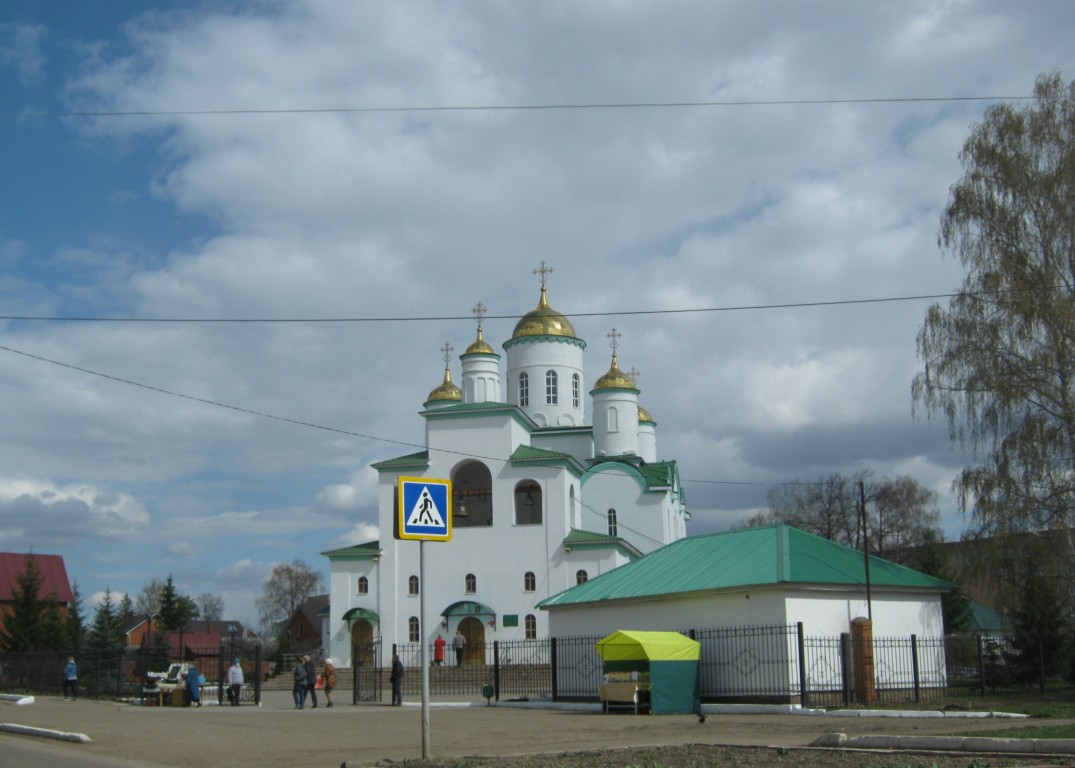 Церковь Троицы Живоначальной, Ишимбай (Ишимбайский район, Республика Башкортостан). фасады