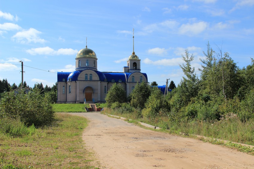 Церковь Рождества Иоанна Предтечи в Сосновке, Боровичи (Боровичский район, Новгородская область). общий вид в ландшафте