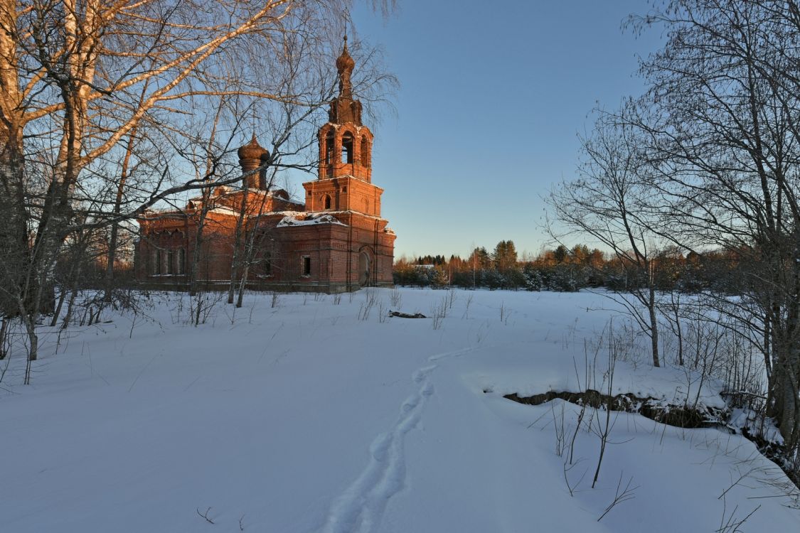 Церковь Успения Пресвятой Богородицы, Никола-Реня (Весьегонский район, Тверская область). общий вид в ландшафте, Общий вид с северо-запада