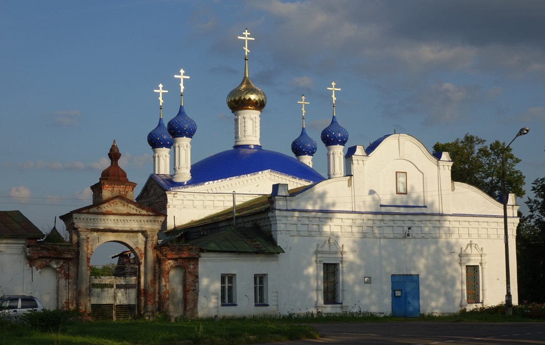 Великое. Церковь Покрова Пресвятой Богородицы. фасады