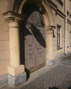 Домовая церковь Преображения Господня при бывшей Первой гимназии, Фото Наталии Мудровой. Ныне закрытый вход в храм с ул. Правды<br>, Санкт-Петербург, Санкт-Петербург, г. Санкт-Петербург