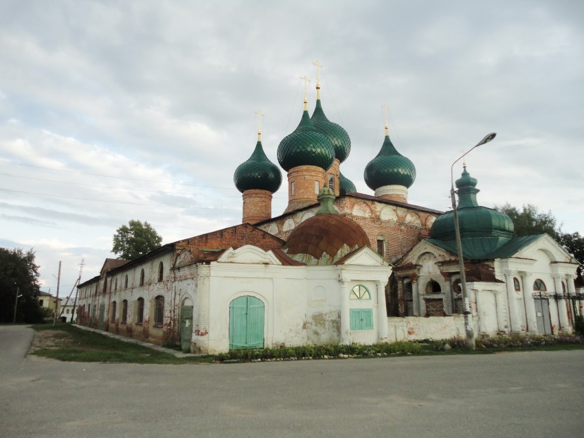 Великое. Церковь Рождества Пресвятой Богородицы. фасады