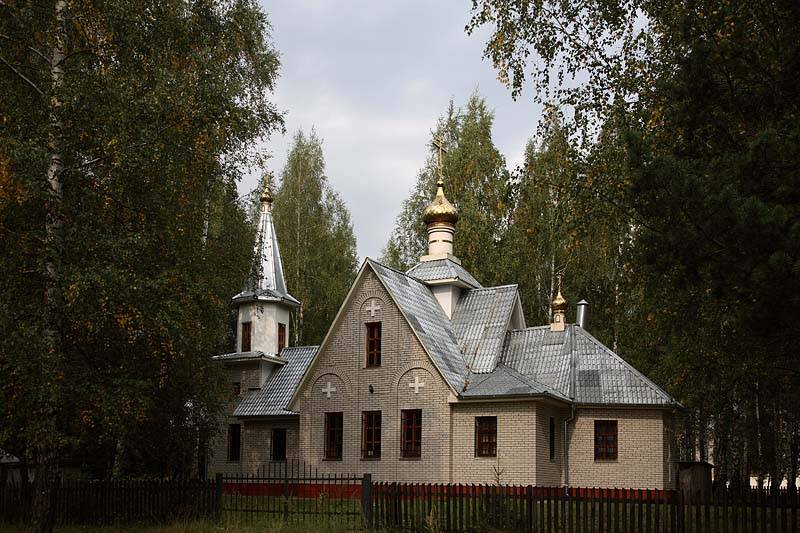 Смоленск. Церковь Державной иконы Божией Матери в Гнёздове. общий вид в ландшафте