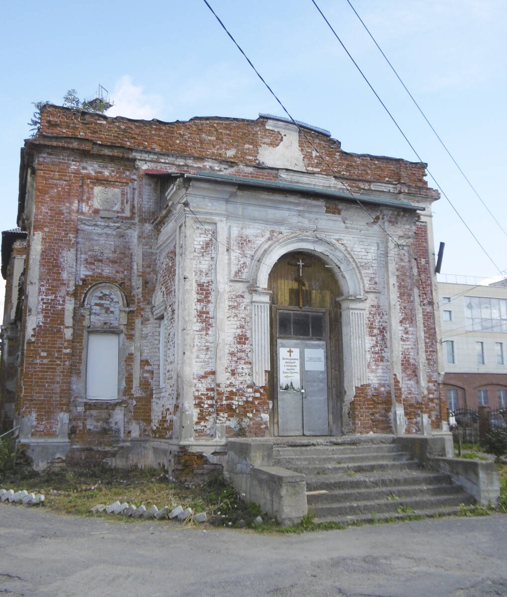 Церковь Сошествия Святого Духа, Городец (Городецкий район, Нижегородская область). фасады, Западный фасад с закрытой папертью пред главными вратами церкви
