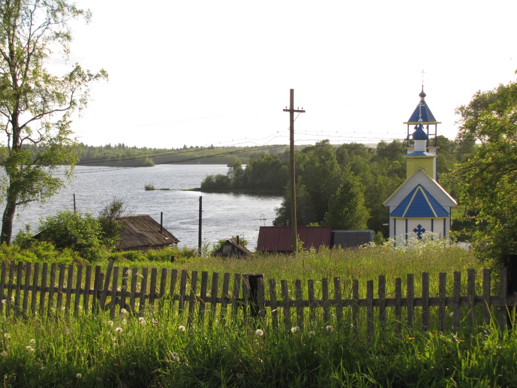Церковь Илии Пророка, Ведлозеро (Пряжинский район, Республика Карелия). общий вид в ландшафте, Вид с дороги на Кинерму