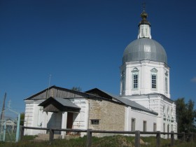 Шарапово. Церковь Троицы Живоначальной