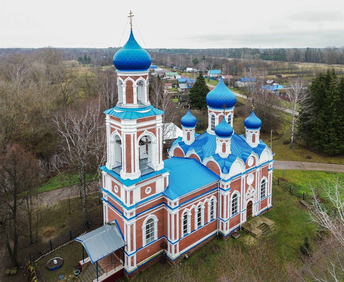 Церковь Покрова Пресвятой Богородицы, Покров Майдан (Воротынский район, Нижегородская область). общий вид в ландшафте