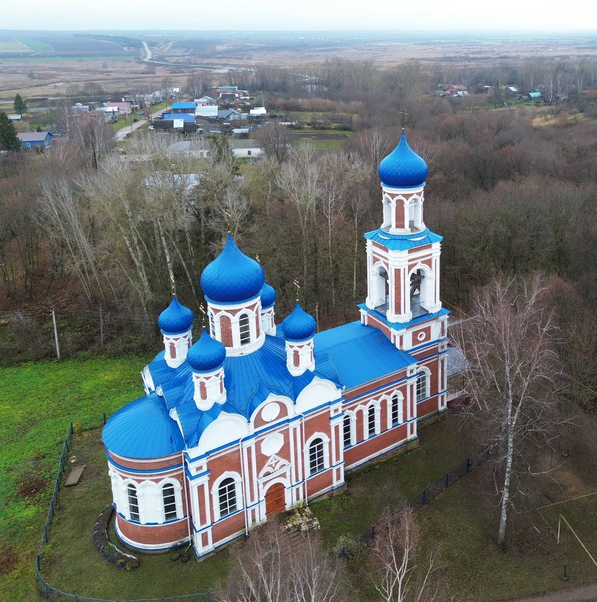 Церковь Покрова Пресвятой Богородицы, Покров Майдан (Воротынский район, Нижегородская область). общий вид в ландшафте
