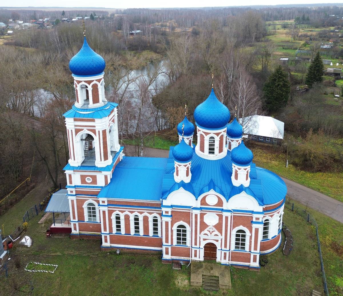 Церковь Покрова Пресвятой Богородицы, Покров Майдан (Воротынский район, Нижегородская область). общий вид в ландшафте
