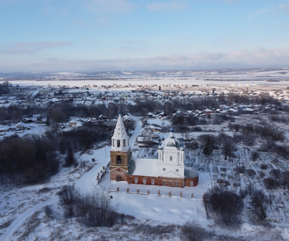 Петровка. Церковь Рождества Христова. общий вид в ландшафте