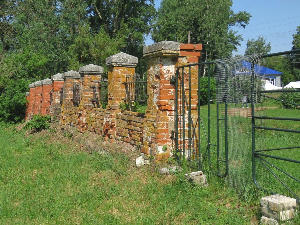 Церковь Рождества Христова, Быковка (Воротынский район, Нижегородская область). дополнительная информация, Церковная ограда